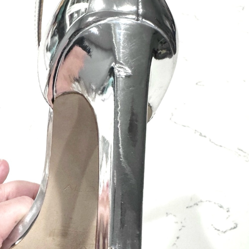 Aldo Women’s Silver Chrome Flower High Heel Sandals Size 8.5 - Picture 10 of 10